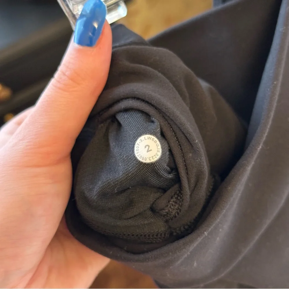 Lululemon align crops in black sz 2 - Picture 5 of 5